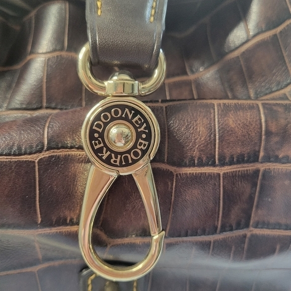 Dooney & Bourke Croco Logo Lock Shoulder Bag & Matching Zippered Pouch EUC - Picture 14 of 16